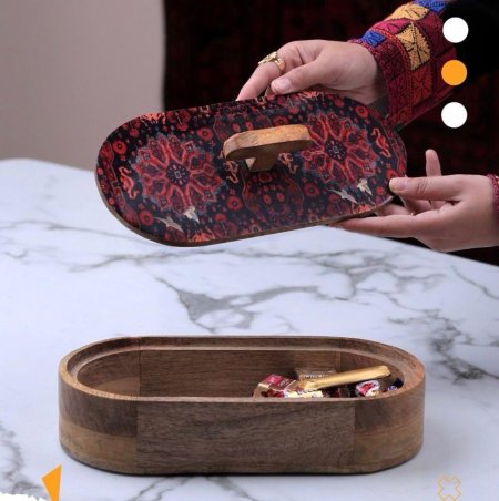 مضيفة بيضاوية الشكل افغاني